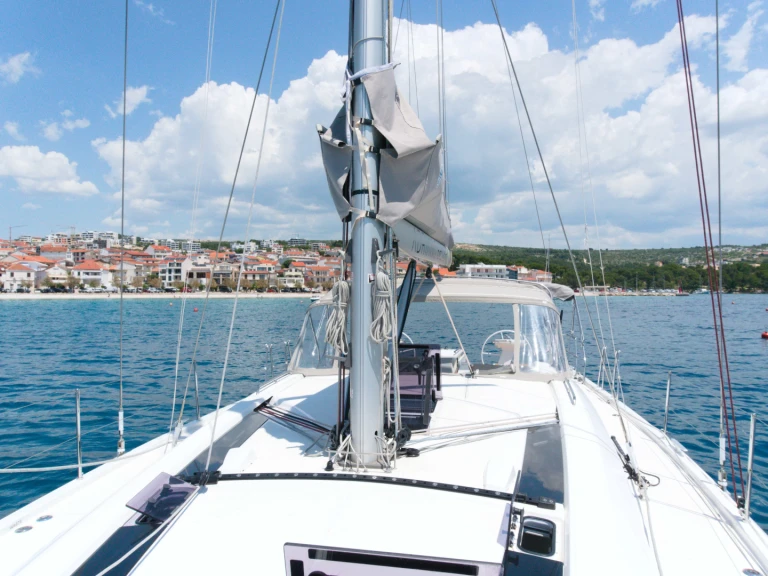 Pronajmout Plachetnice se skipperem či ne Bénéteau v Primošten 