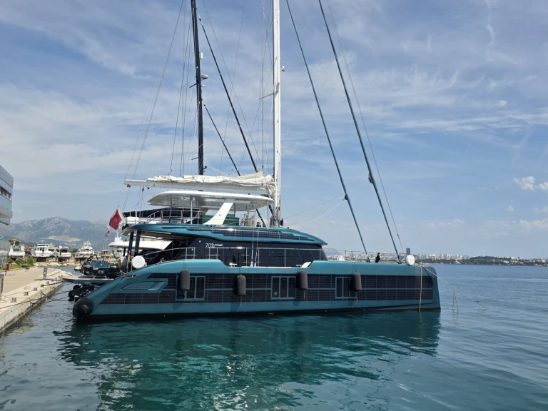 Pronajmout Katamarán se skipperem či ne Sunreef v Kaštel Gomilica