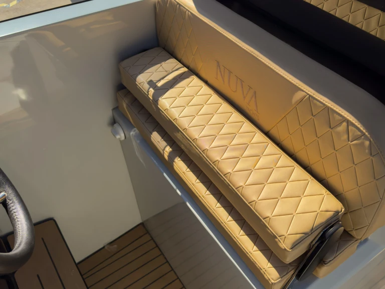 Pronajmout si  Nuva M11 Cabin v Sitges