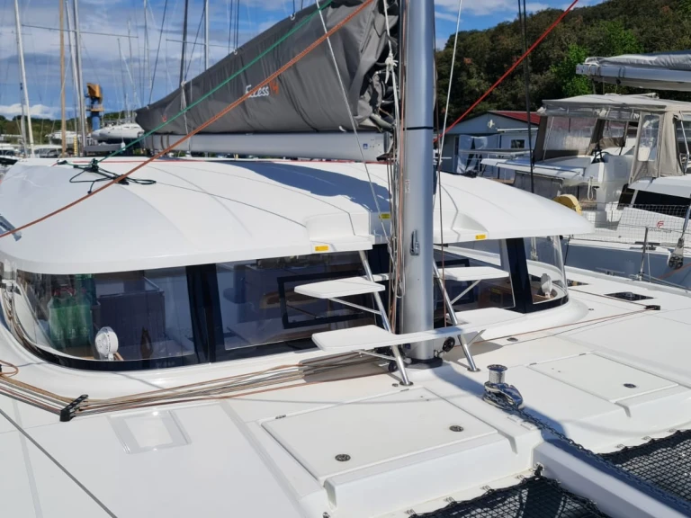 Excess Excess 14 jednotlivci a charterové společnosti v Pula