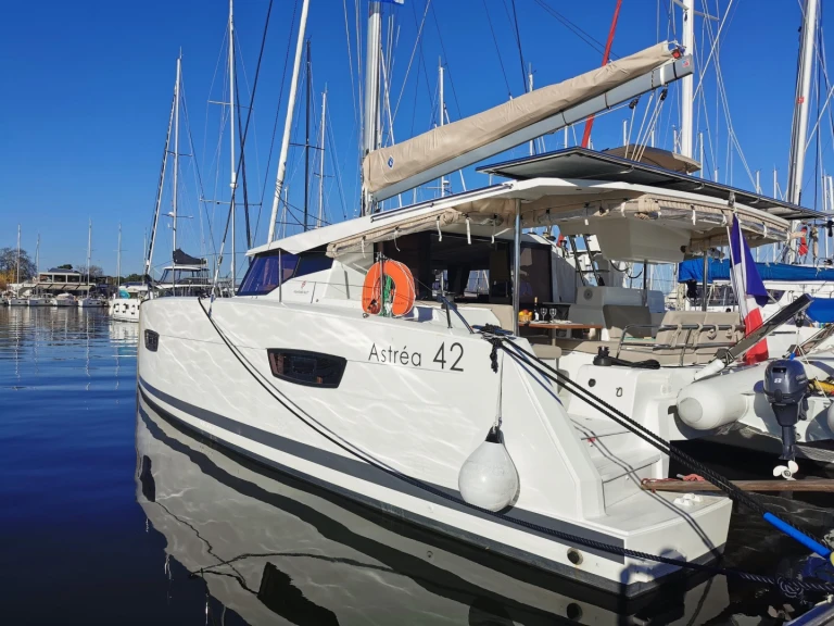 Pronájem Katamarán Fountaine Pajot s licencí