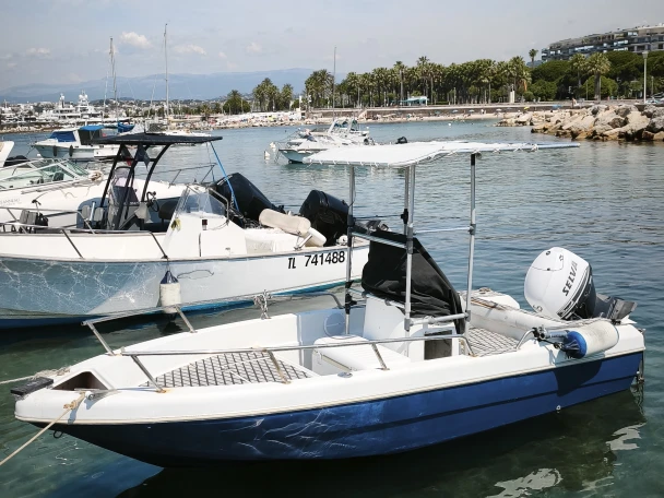 Pronajmout Motorová loď se skipperem či ne Rascala v Cannes