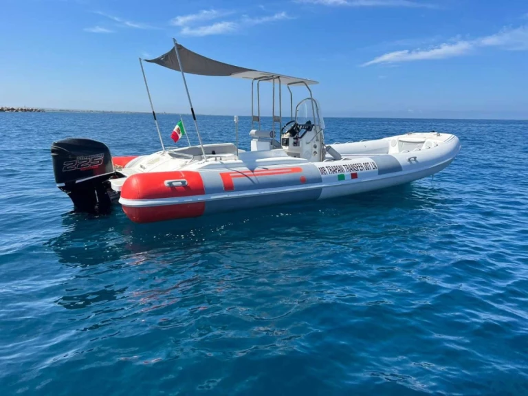 MV Marine 770 jednotlivci a charterové společnosti v Trapani