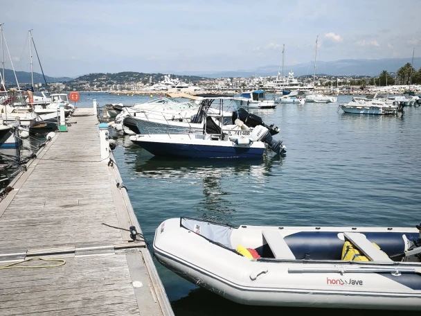 Pronájem lodi Cannes lákavé ceny FM16