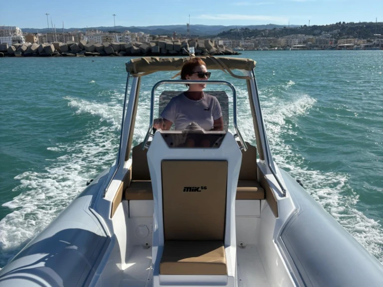Pronajmout si Micucci Mik Boat 560 v Vieste
