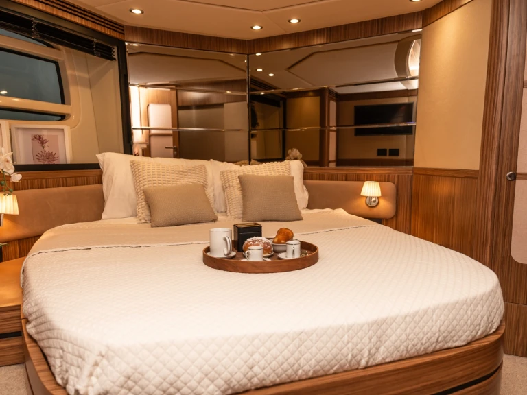 Pronájem Motorová loď v Neapol -Azimut Azimut Magellano 53