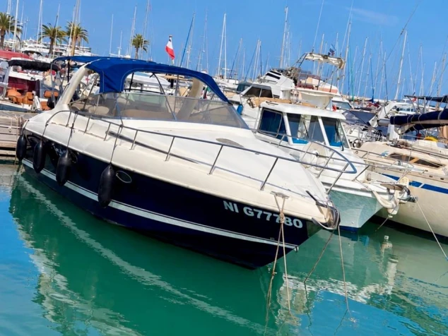 Airon Airon 325 jednotlivci a charterové společnosti v Saint-Laurent-du-Var