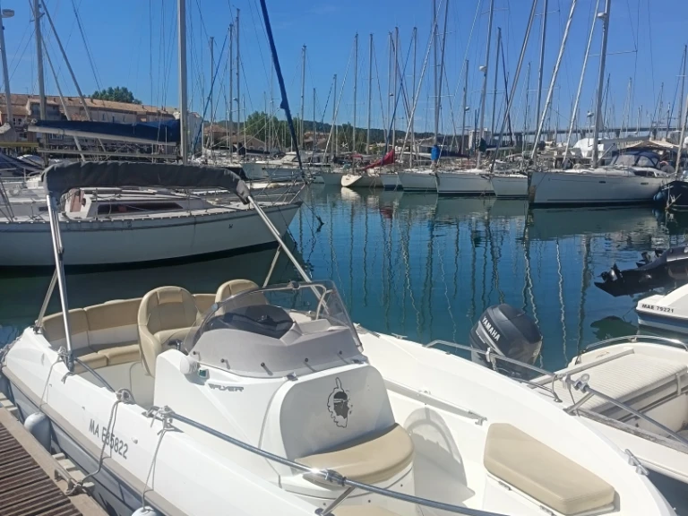 Pronajmout si Bénéteau Flyer 550 Open S2 v Mandelieu-la-Napoule