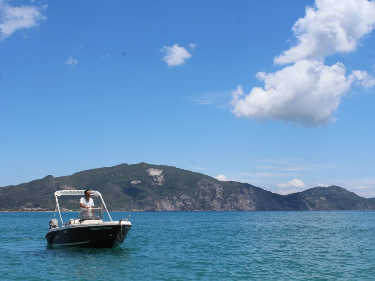 Pronajmout Motorová loď se skipperem či ne Poseidon v Laganás