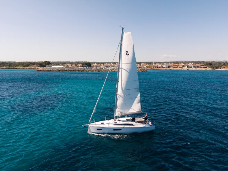 Pronajmout si Bénéteau Oceanis 37.1 v s'Arenal