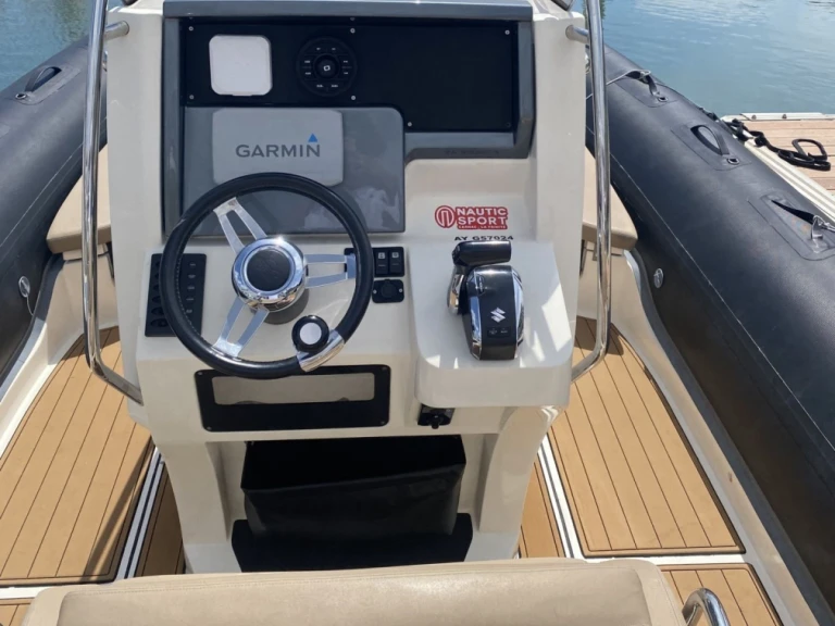 Pronájem Polotuhá loď v La Trinité-sur-Mer -Bwa SPORT 28 GTO