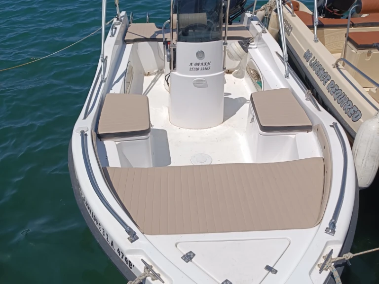 Athrakiboats KAVEIROS jednotlivci a charterové společnosti v Chalkidikís