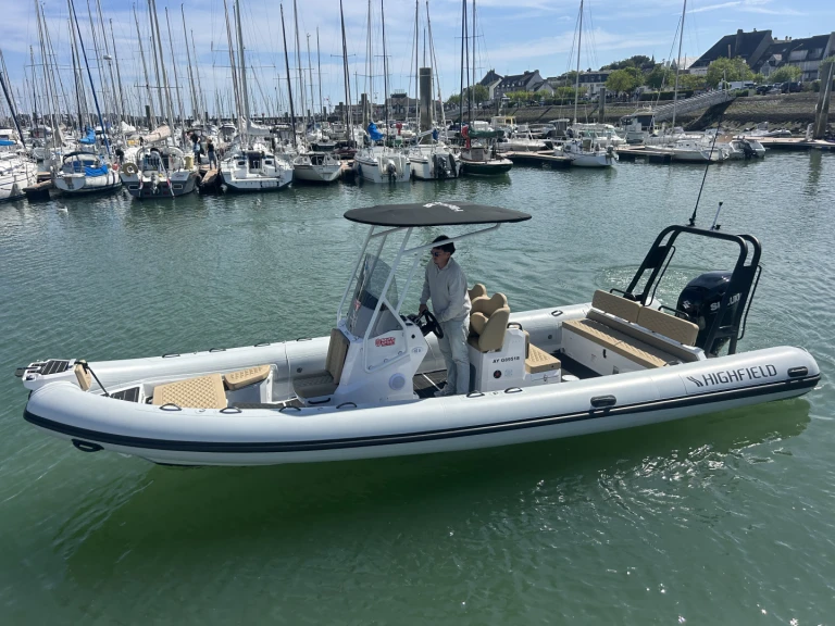 Highfield Patrol 760 jednotlivci a charterové společnosti v La Trinité-sur-Mer