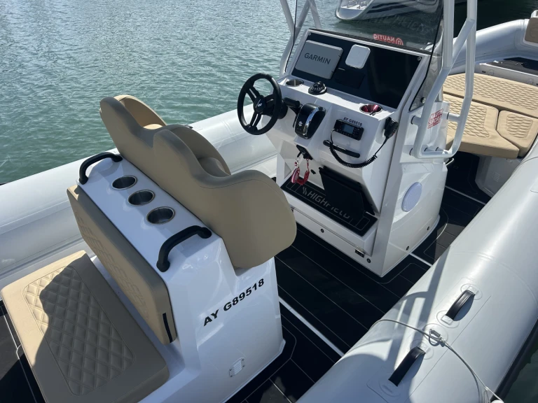 Pronajmout si Highfield Patrol 760 v La Trinité-sur-Mer