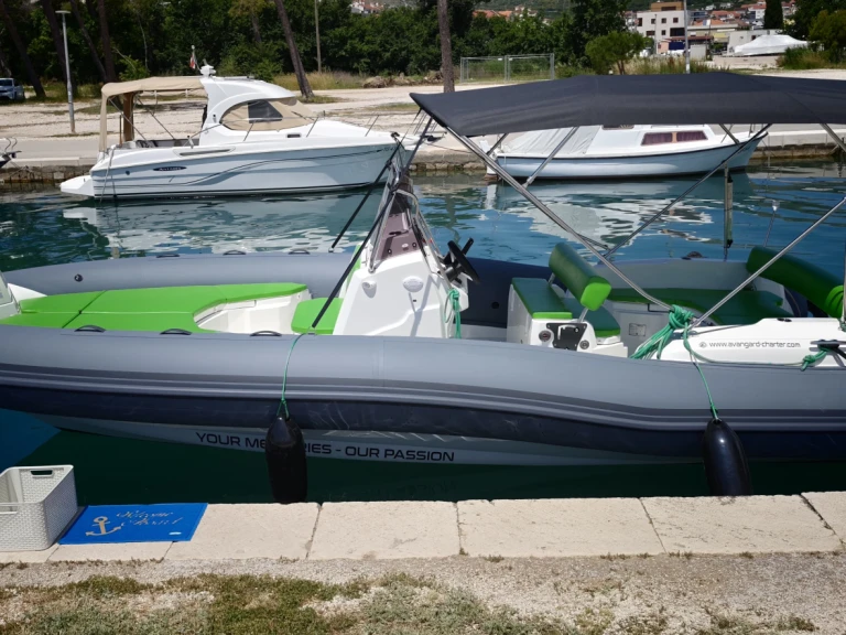 Pronájem Polotuhá loď Marlin Boat s licencí