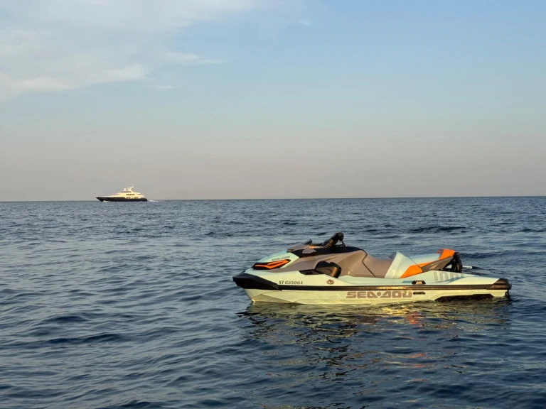 Pronajmout si Sea-Doo Wakepro 230 v Saint-Tropez