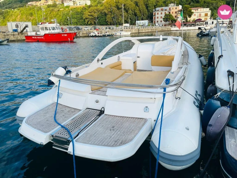 Pronájem Polotuhá loď v Vibo Marina -Sacs Sacs S 34 Orgasmo