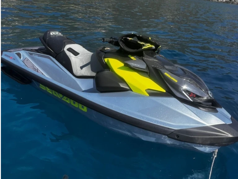 Sea-Doo RXT-X RS 325 jednotlivci a charterové společnosti v Capri