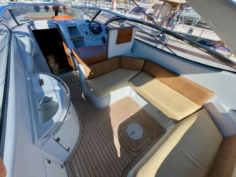 Pronájem lodi Sunseeker Superhawk 48 v Cannes na Samboatu
