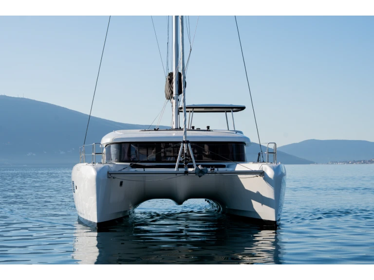 Pronájem lodi Lagoon Lagoon 42 v Tivat na Samboatu