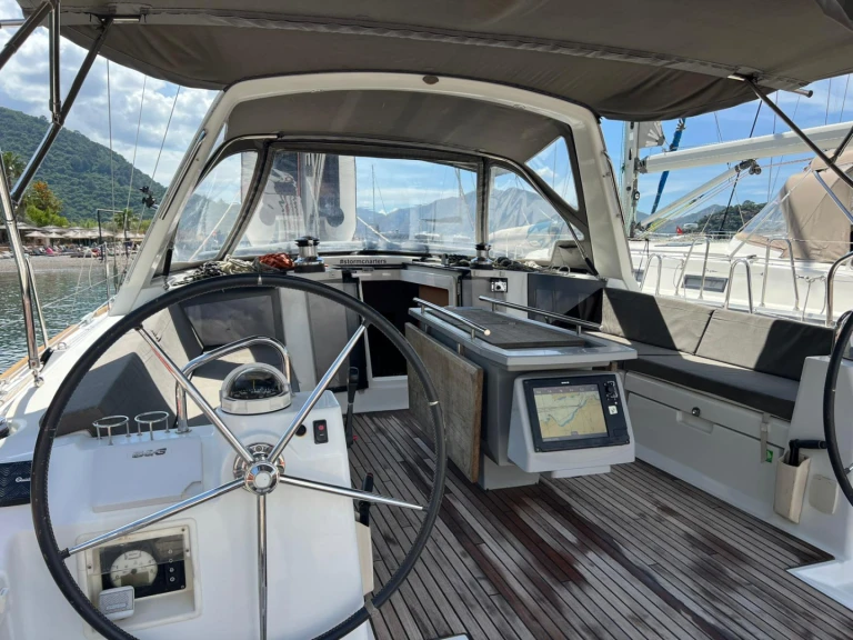 Pronájem lodi Adaköy lákavé ceny Oceanis 45