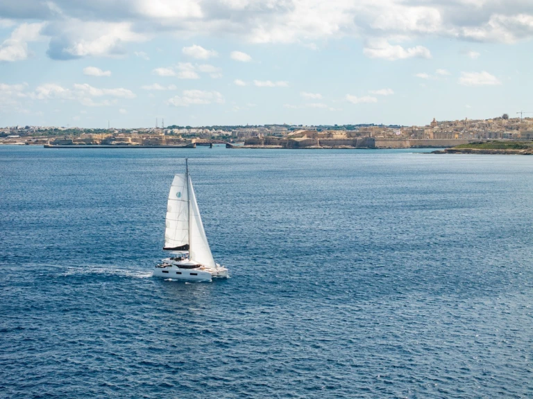 Pronájem Katamarán Lagoon s licencí