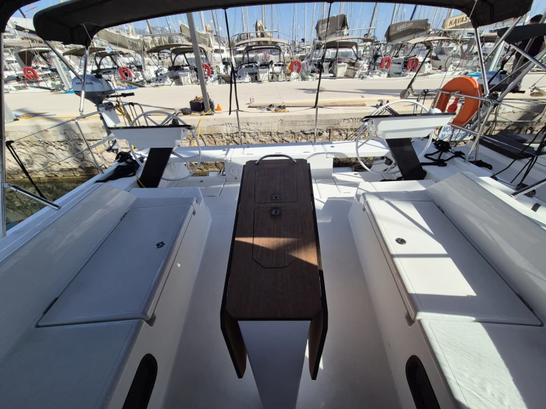 Pronajmout si Dufour Dufour 44 v Alimos