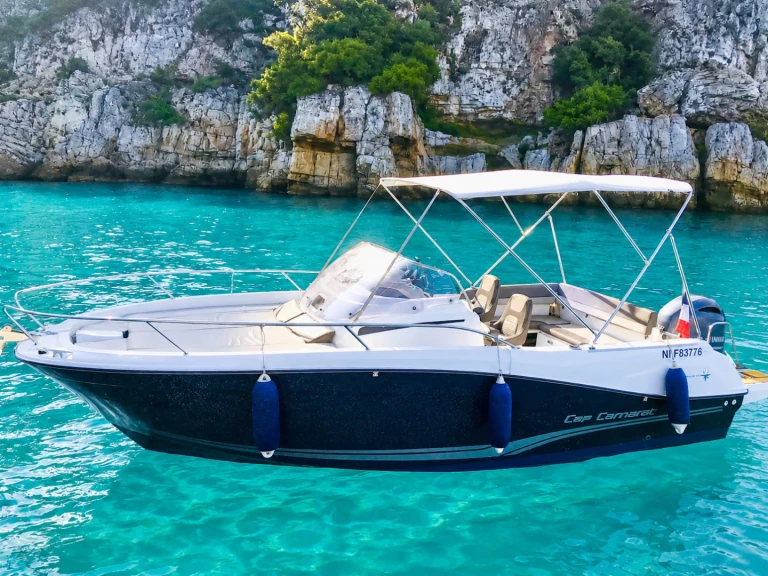 Pronájem Motorová loď Pacific Craft s licencí