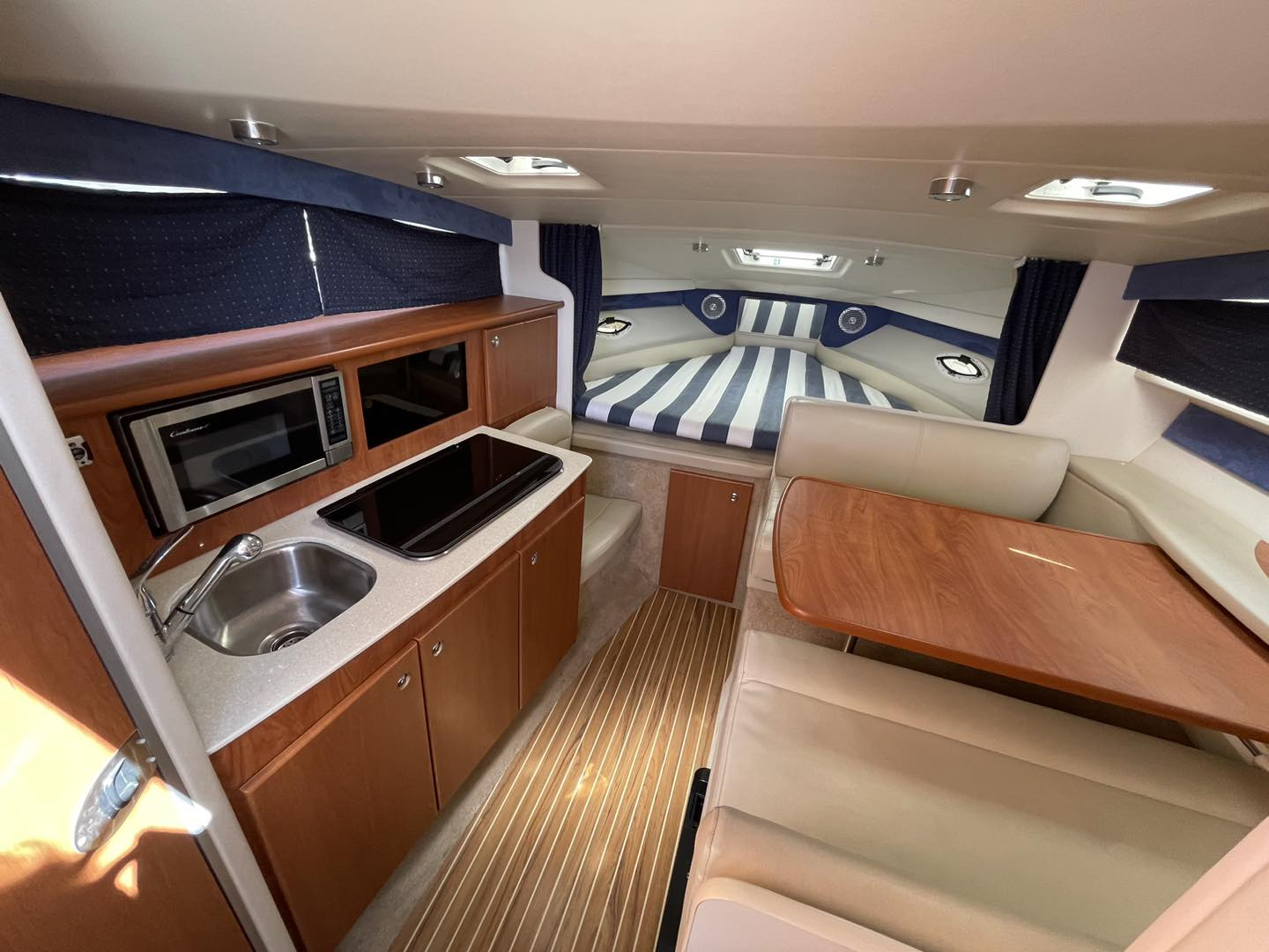 Pronajmout si Bayliner Bayliner 285 Cruiser v Nice