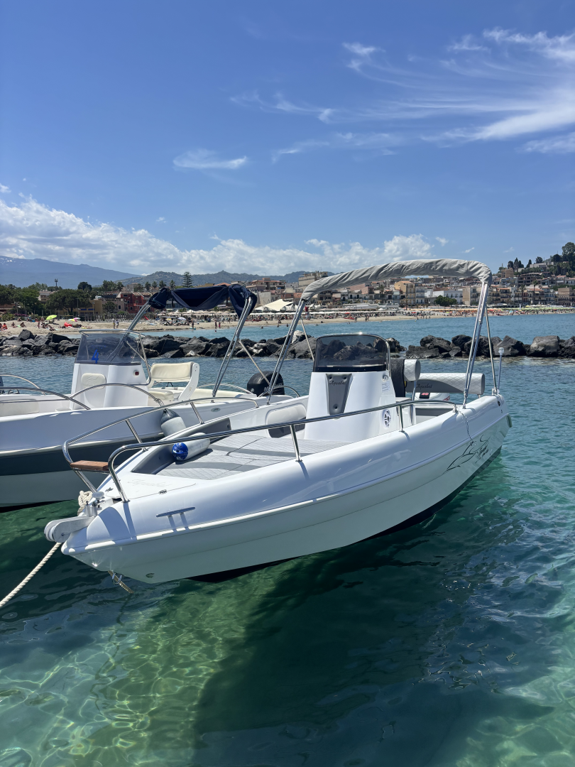 Pronájem Motorová loď v Giardini-Naxos -Aquabat Sport Line 19