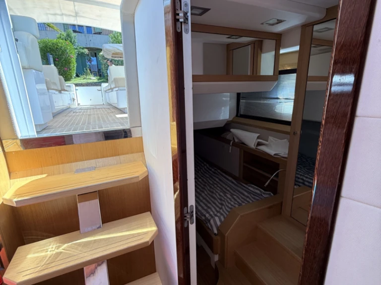 Pronajmout si Ulisse 2000 Napoli UNICA 42 v Port Grimaud