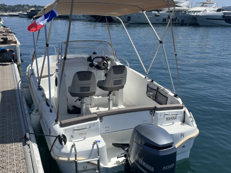 Pronájem lodi Jeanneau Cap Camarat 5.5 CC Serie 2 Style v Antibes na Samboatu