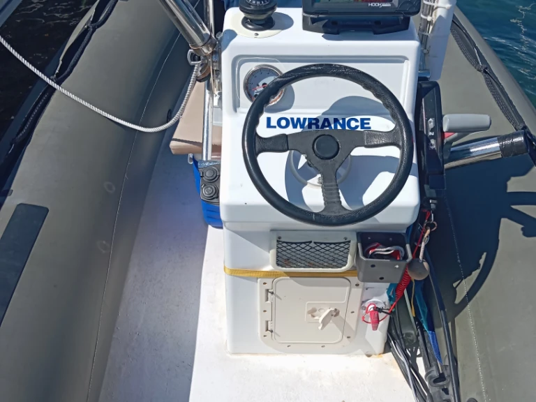 Pronajmout Polotuhá loď se skipperem či ne Lomac v Saint Raphael