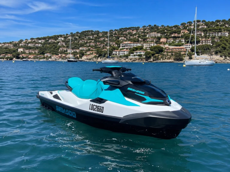 Sea-Doo GTX  jednotlivci a charterové společnosti v Le Grau-du-Roi