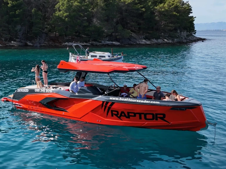 Pronajmout Motorová loď se skipperem či ne Alesta v Zadar