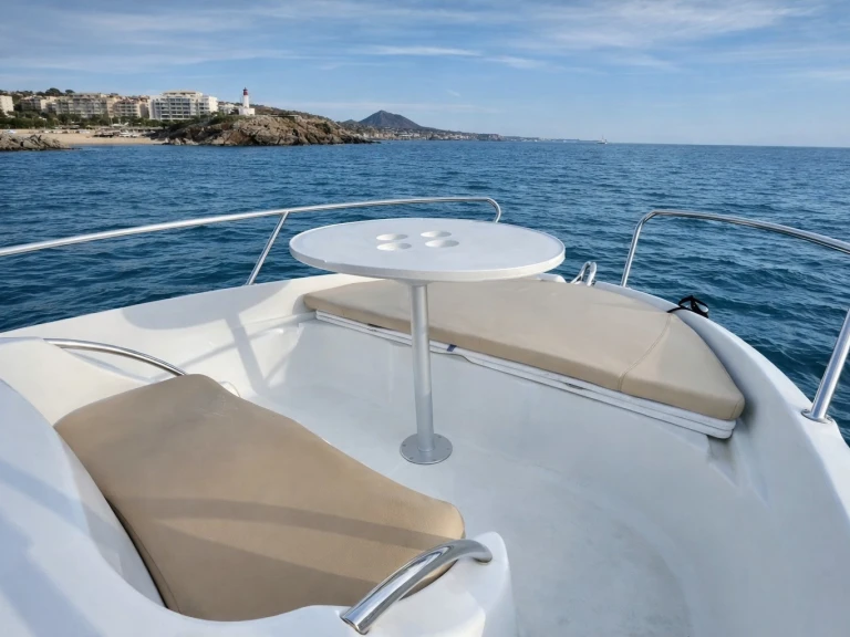 Bénéteau Flyer 650 WA jednotlivci a charterové společnosti v Le Cap d'Agde