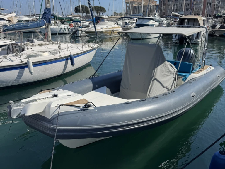 Pronajmout si Capelli Tempest 775 Open v Fréjus