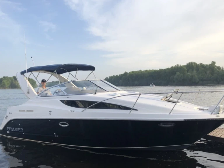 Pronajmout si Bayliner Bayliner 285 Cruiser v Nice