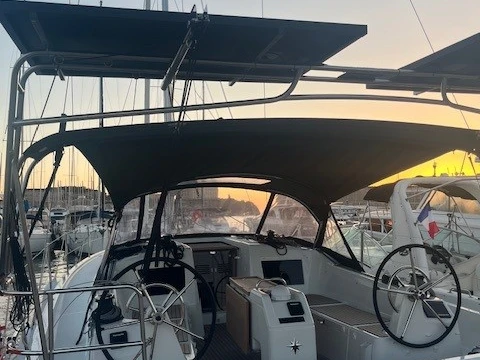 Pronajmout si Jeanneau Sun Odyssey 410 v Marseille