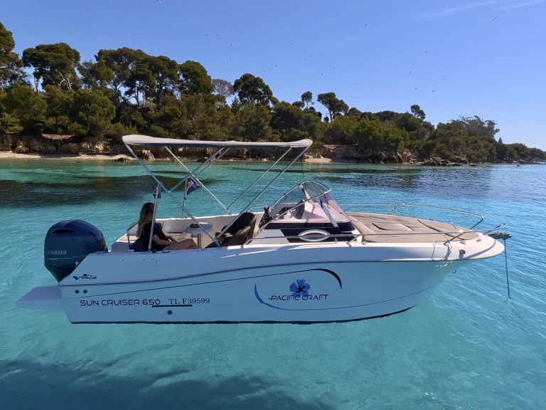 Pacific Craft Pacific Craft 650 SC jednotlivci a charterové společnosti v Golfe-Juan