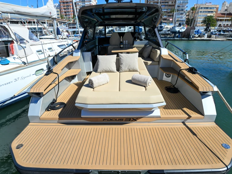 Motorová loď k pronájmu v Ibiza Town za nejlepší cenu