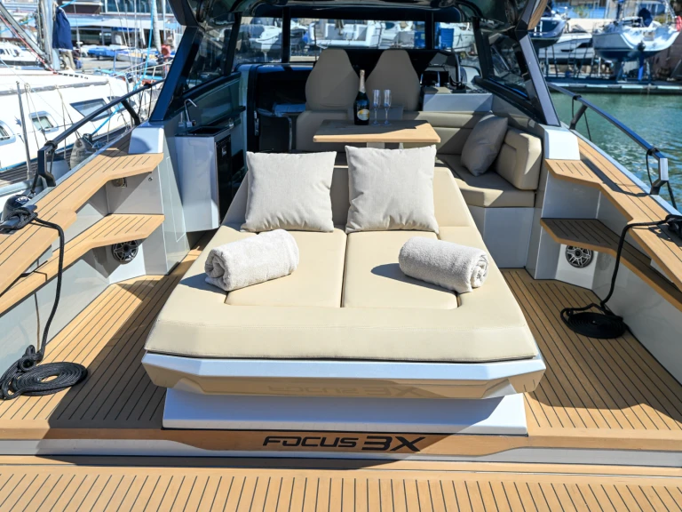 Pronájem jachty v Ibiza Town -Focus 3X na Samboatu