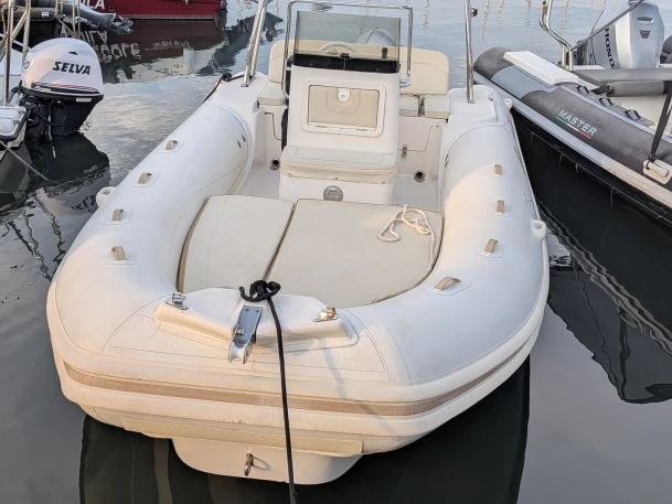Pronájem lodi Porto-Vecchio lákavé ceny DR 520