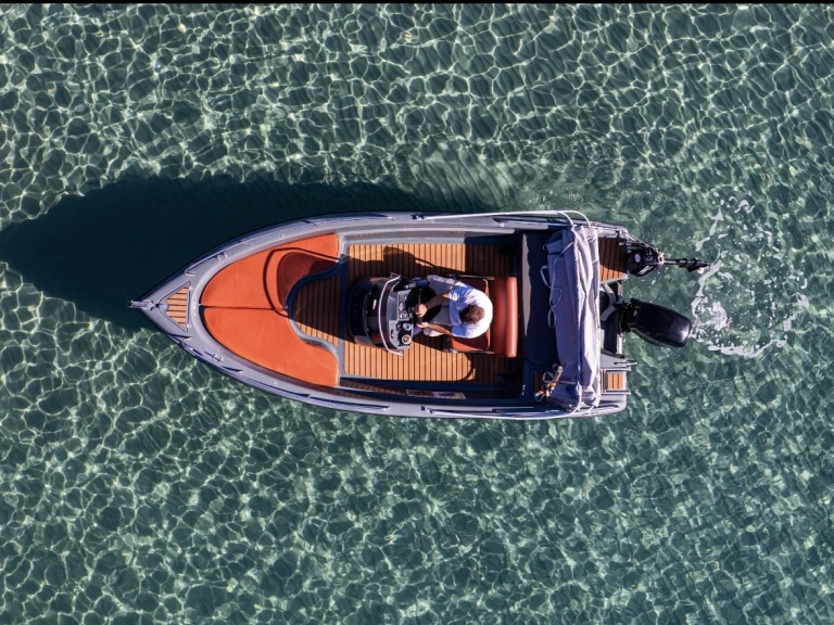 Pronájem Motorová loď v Svět -Poseidon Blu Water 170