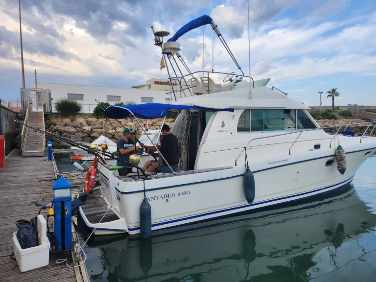 Pronajmout Motorová loď se skipperem či ne Bénéteau v Cádiz