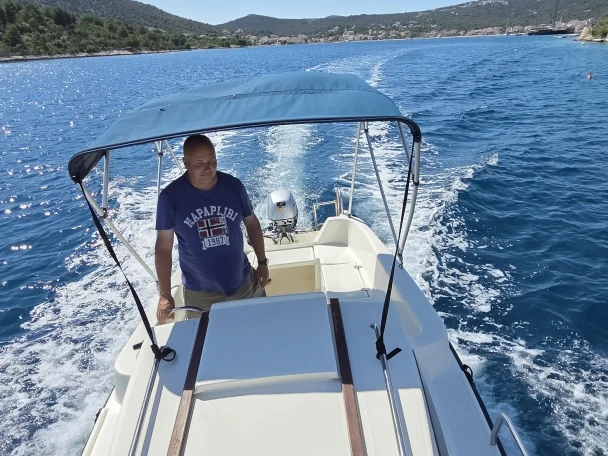 Pronájem jachty v Vinišče -Adria 500 na Samboatu