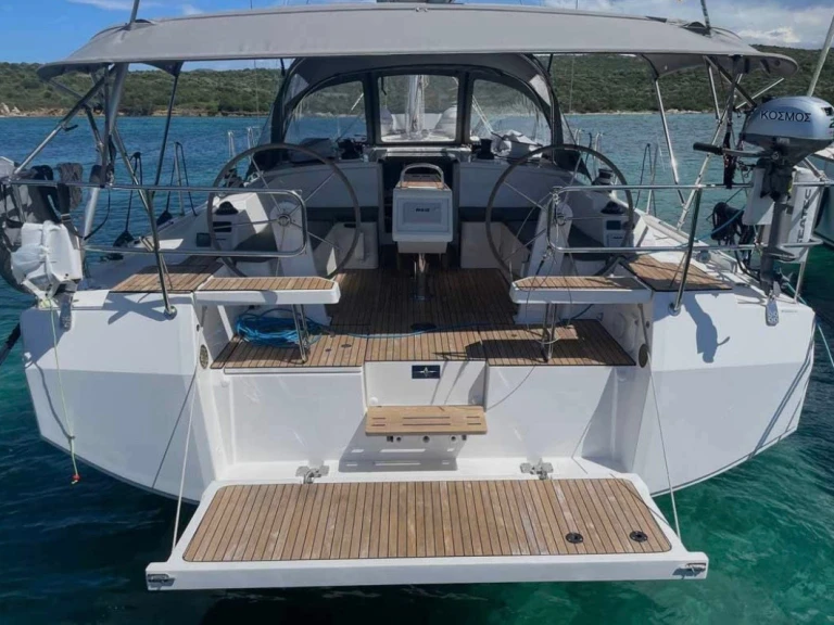 Pronajmout si Bavaria Bavaria C42 /3cab v Skiathos