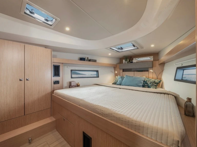 Pronájem lodi Skiathos lákavé ceny Bavaria C42 /3cab