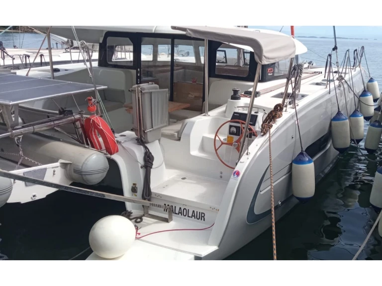 Pronájem lodi Excess Excess 11 (Cat)/6 cab v Lefkáda na Samboatu