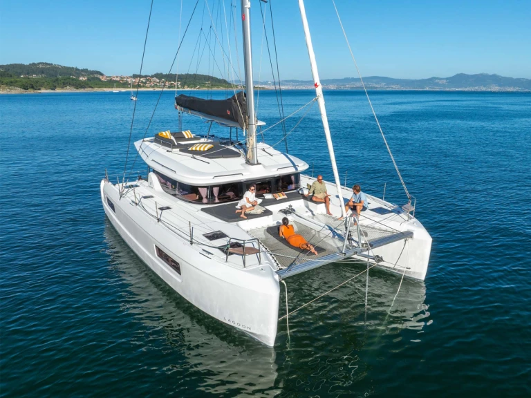 Pronájem lodi Nea Peramos lákavé ceny Lagoon 43 (6 cab.)